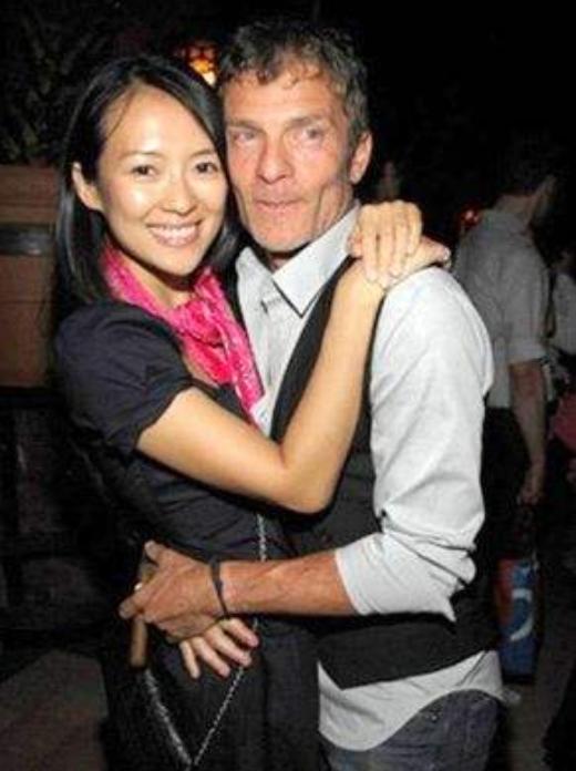 2009年，百亿富豪VIVI豪掷5000万，为章子怡在北京买了豪宅，同居3年后，