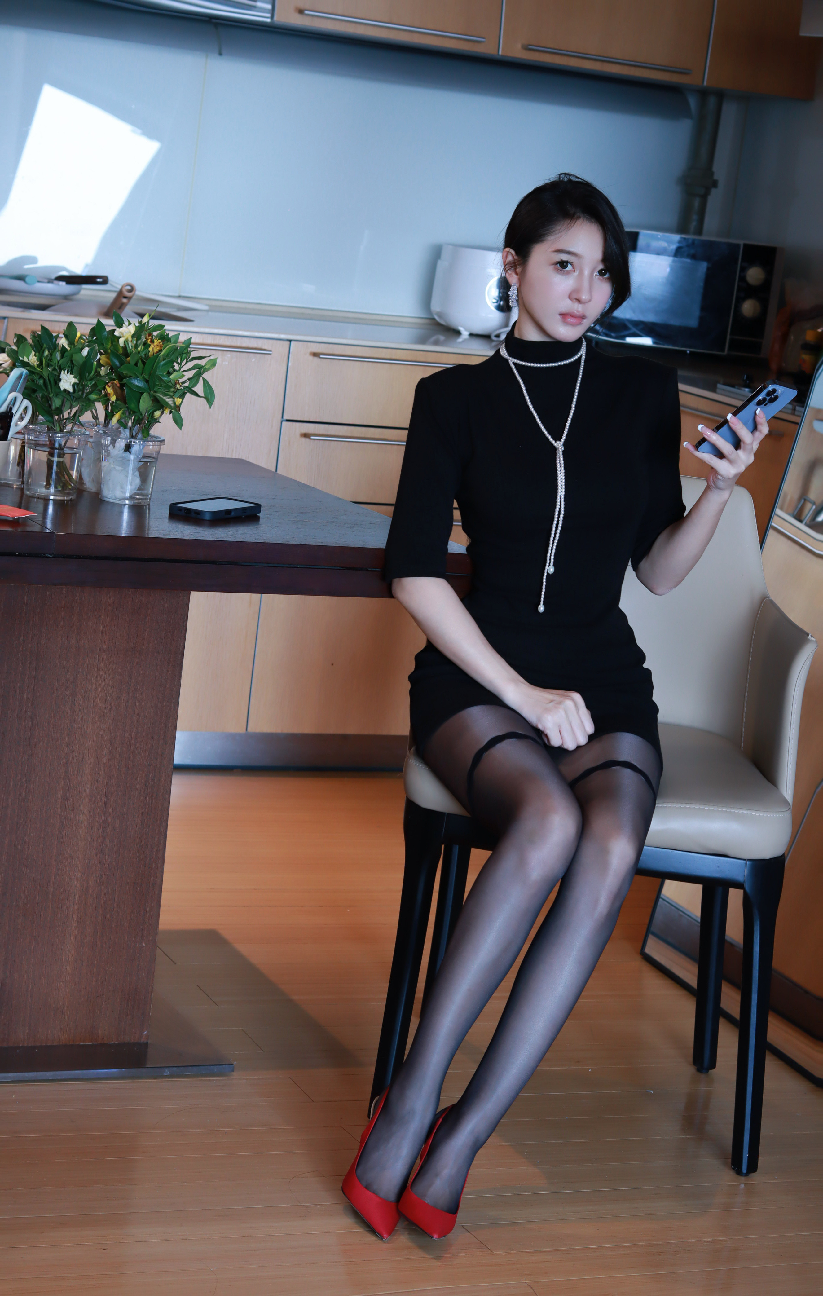 这个还有两条大腿蕾丝绑上去的拍的时候找不到了[doge]这个很好好看！绫LingT