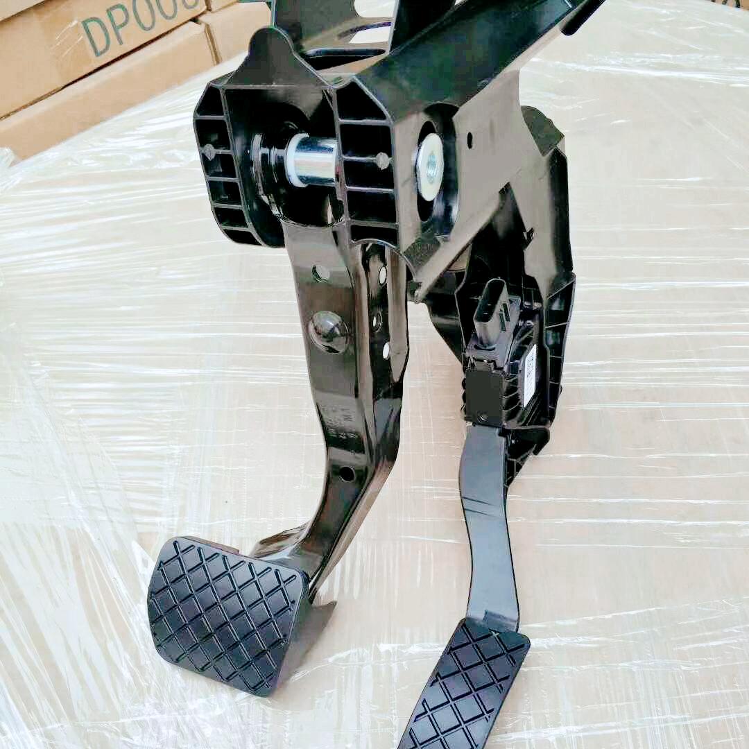 刹车机构踩断了该怎么洗？容我胡编一段哈，您听听是不是有点无理搅三分的意思：