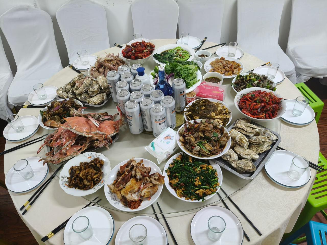 来辽宁玩，朋友给准备了这样一桌酒席，这档次是不是比较高了？