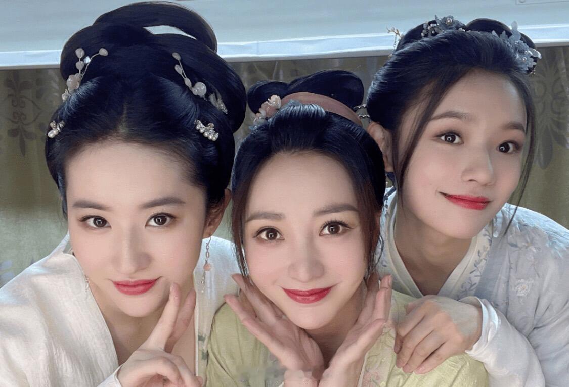 梦华录时期的合照能不能让我宝有一个很会拍照的宣传或者工作室人员啊，我很想看菲宝日