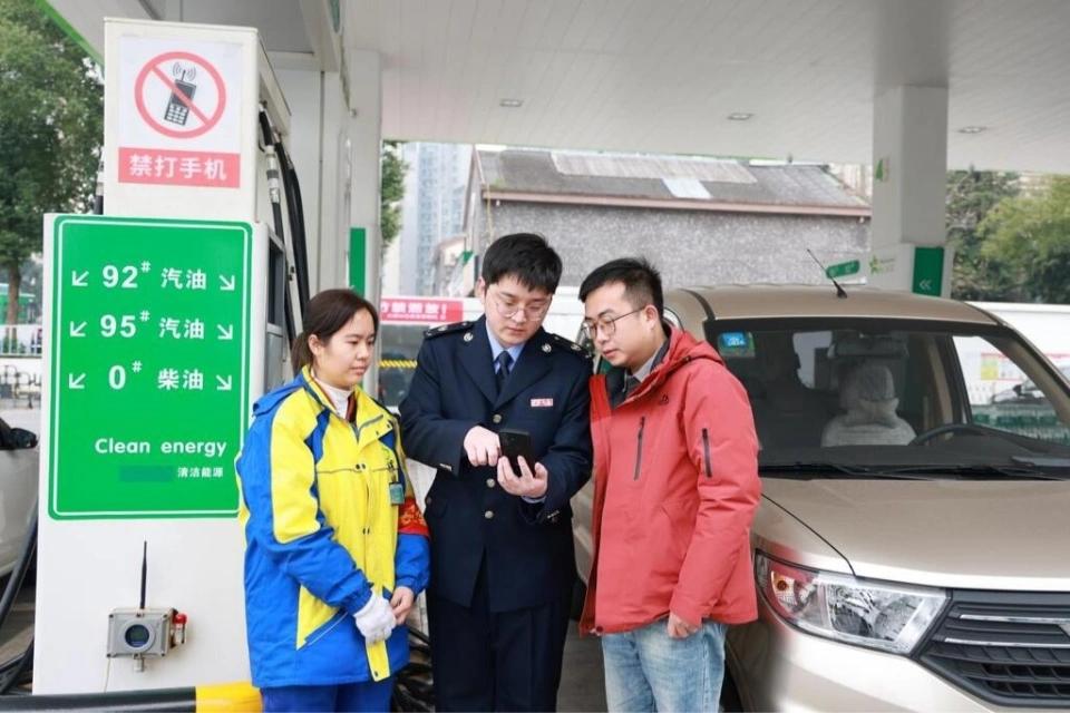 国家税务总局最近给全国加油站下了一道硬指令，111月1日开始执行！ 2026