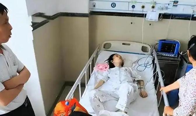 湖北小伙沉迷游戏无法自拔，大学肄业后失踪整整10年。好不容易和父母团圆，只过7天