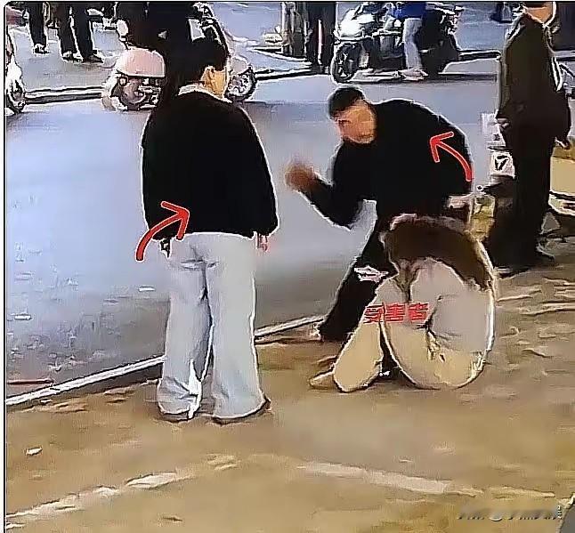 郏县事件最新进展!两口子已经被涉嫌‘寻衅滋事罪’被批准逮捕。女生妈妈的一番话让