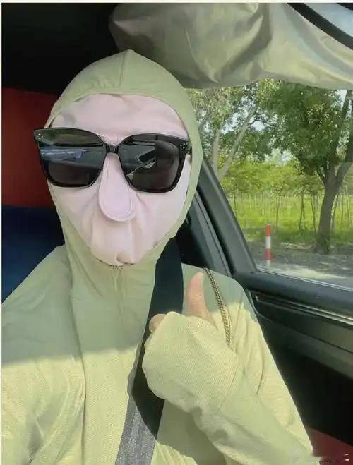 看到街上如此防晒真的心里咯噔一下！戴个防晒帽，穿防晒服，戴防晒口罩、手套、冰