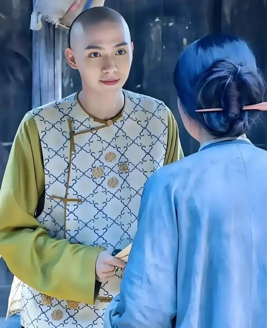 《大生意人》这段戏，说白了就是私生子李钦撞见亲妈，一秒从少爷变孙子。罗一舟没掉一