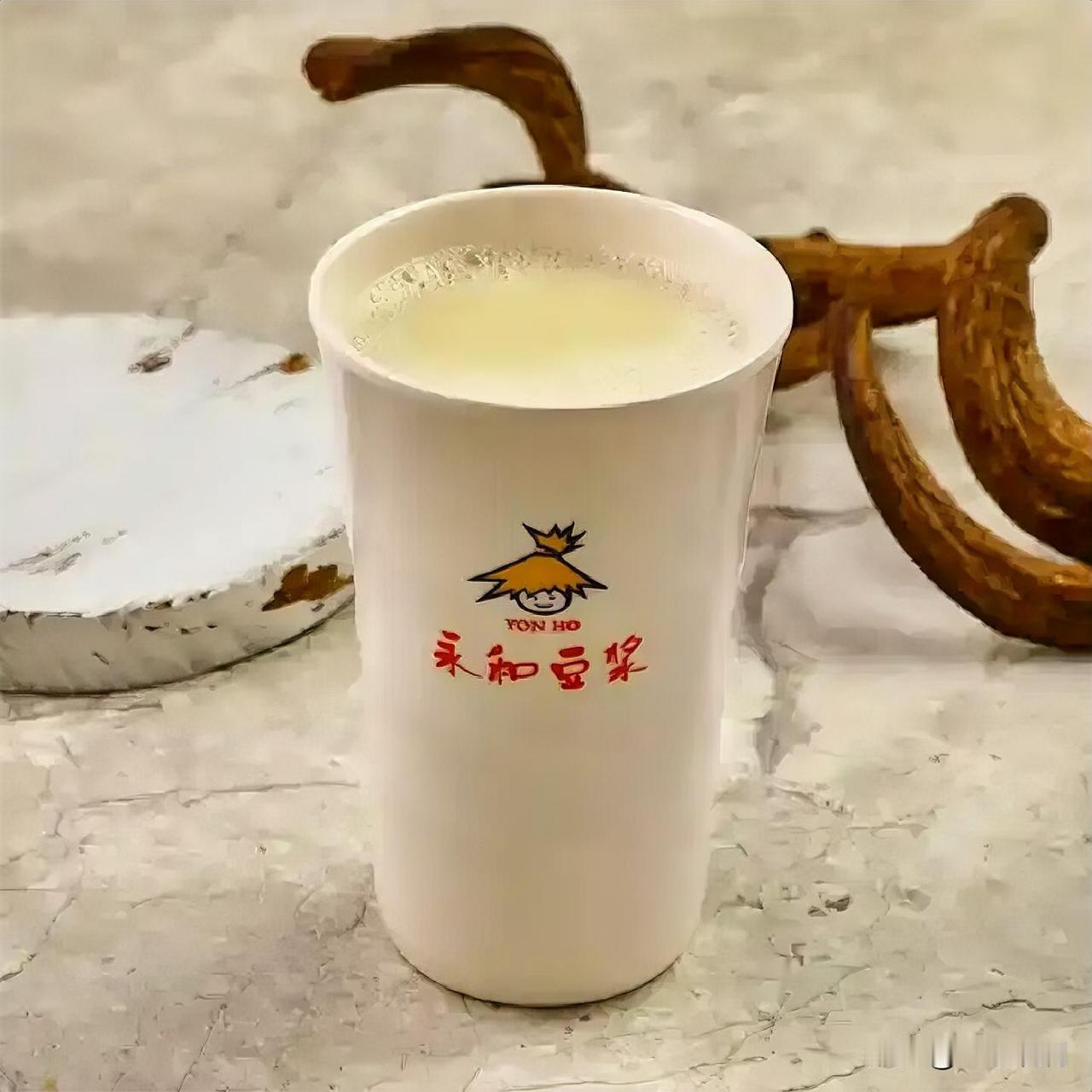 永和豆浆出事了。授权店发擦边视频，黑丝换装、浴室洗澡，播了15秒才切到产品。