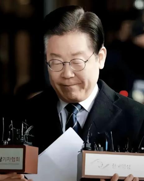 倒计时2天，李在明将含泪签字，美逼韩国割土地，中国家门口生变！美国总统特朗普