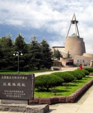 三星堆遗址坐落于四川省广汉市西北的鸭子河南岸，是一处距今约5000至3000年