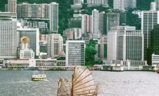 谁能想到，放弃中国国籍、在伦敦街头捡了二十年破烂的“叛国者”，竟是藏着六万个国之