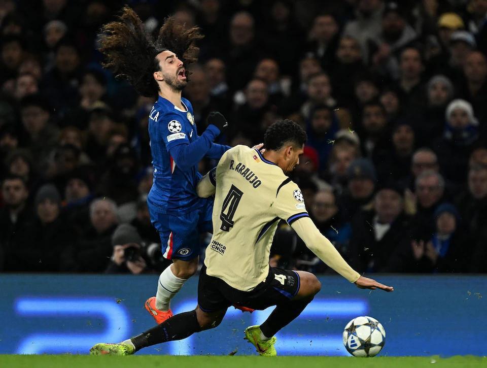 切尔西3比0巴塞罗那切尔西能大比分击败巴萨，得益于三个原因。1、巴萨主教练弗里