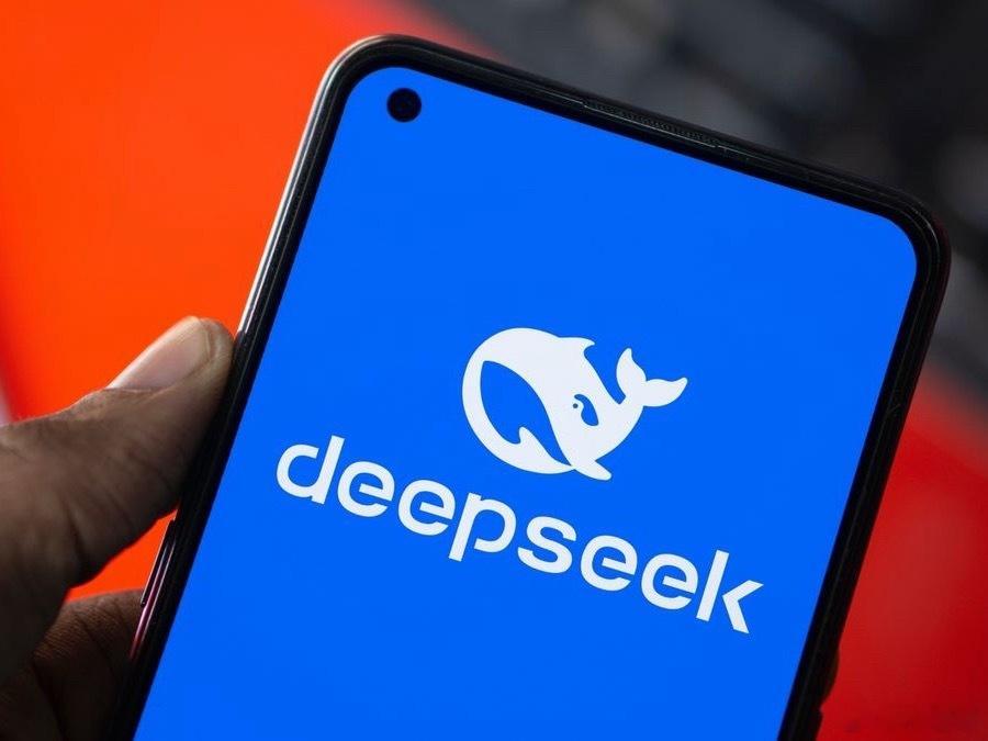 DeepSeek为什么坚持开源看完梁文锋的内部分享，才算真正读懂DeepSeek