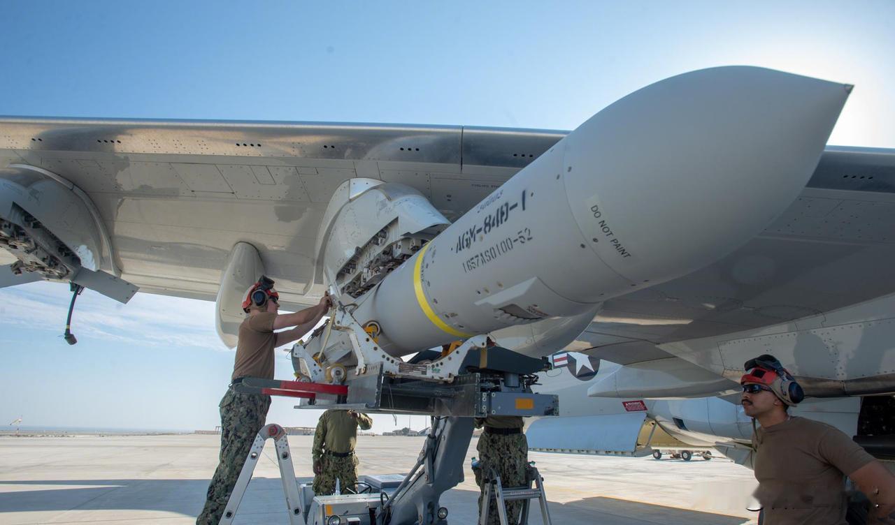 2026年最危险的“猎杀令”！美媒给中国预警机贴上“猎物”标签，AGM-88