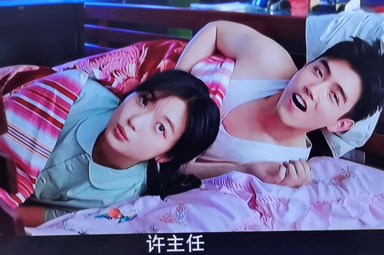 看完《纯真年代的爱情》，居然有些失落感。以往从未见过哪部剧里有这么多年轻人谈恋