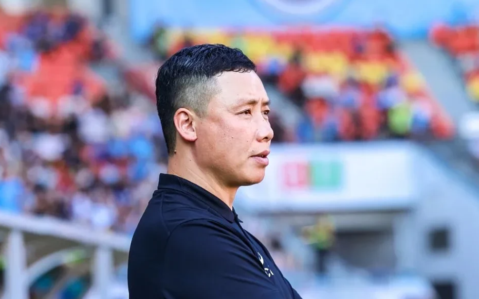 3月2日下午，深圳新鹏城在市体育中心办新赛季壮行仪式，陈涛指导采访表述太清醒了！