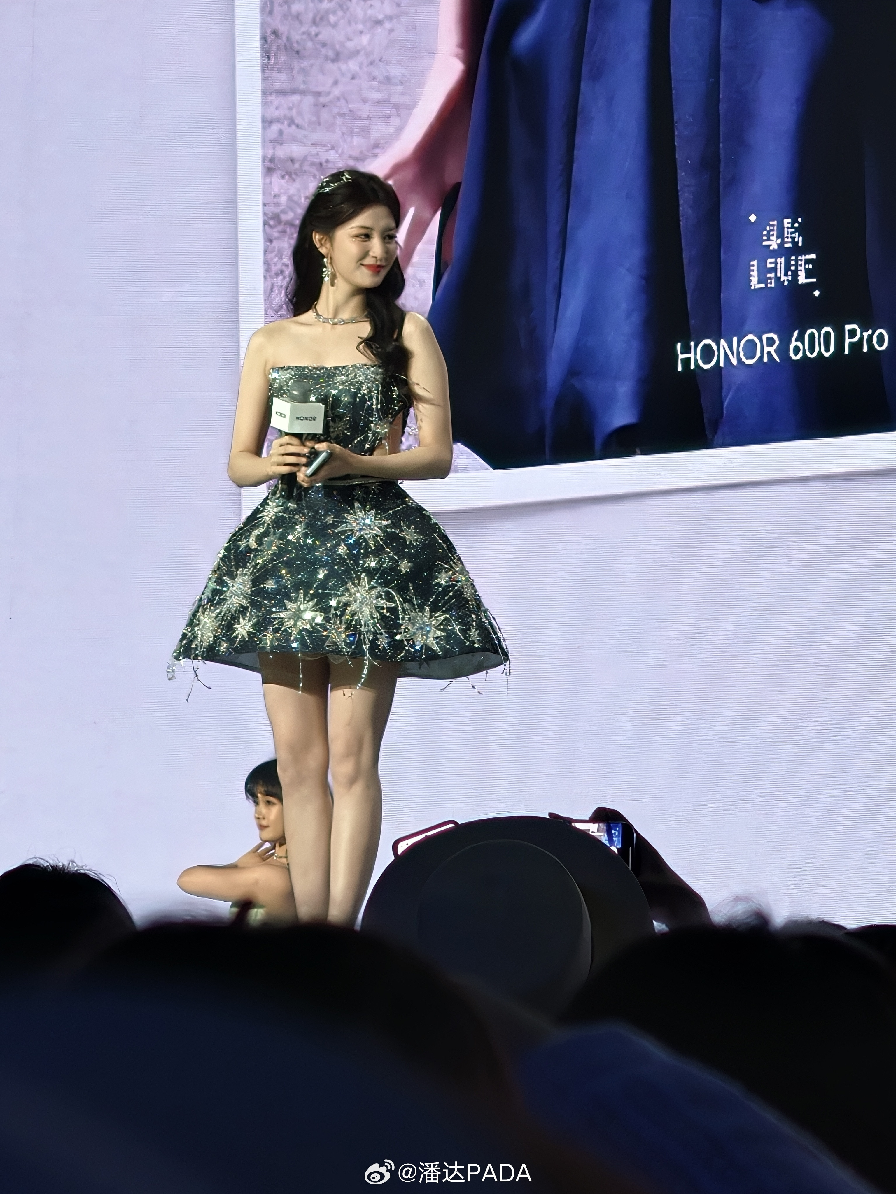荣耀600发布会，王楚然来啦！美吗，美吗？