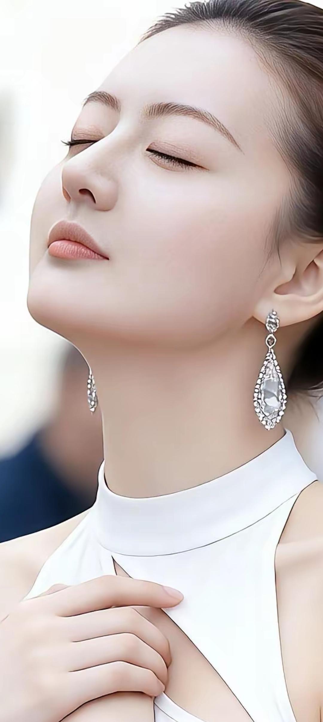 优雅气质，闪耀耳环，完美侧颜，时尚穿搭