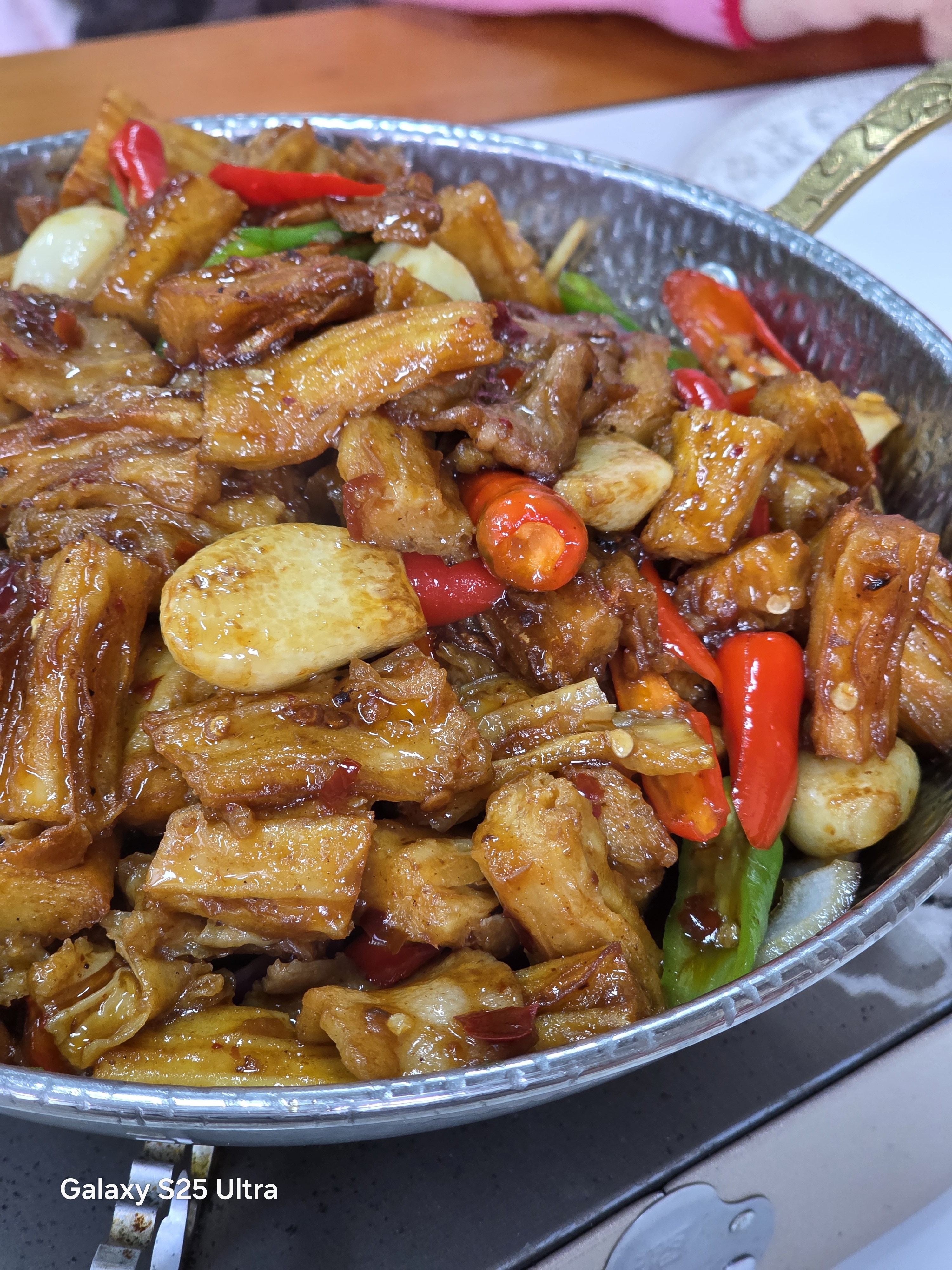 拍美食，S25Ultra对比S26Ultra。