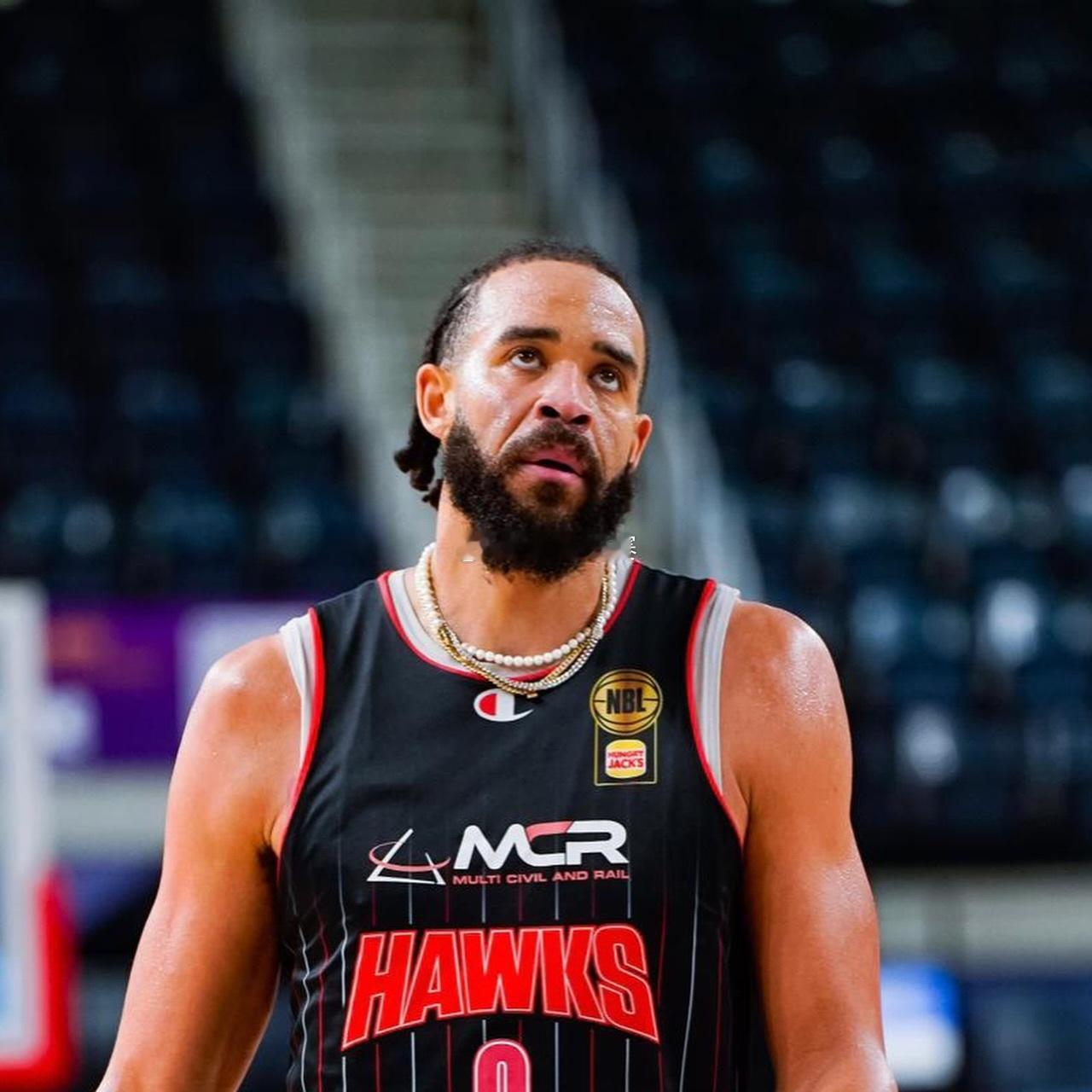 北京首钢北京男篮麦基社媒：“38，回去继续🔛努力训练，稍后庆祝。”