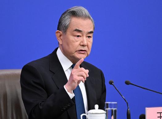 不回应，菲律宾坐等中国。当地时间7月20日，菲律宾外交部再度公开表示：中国外交部