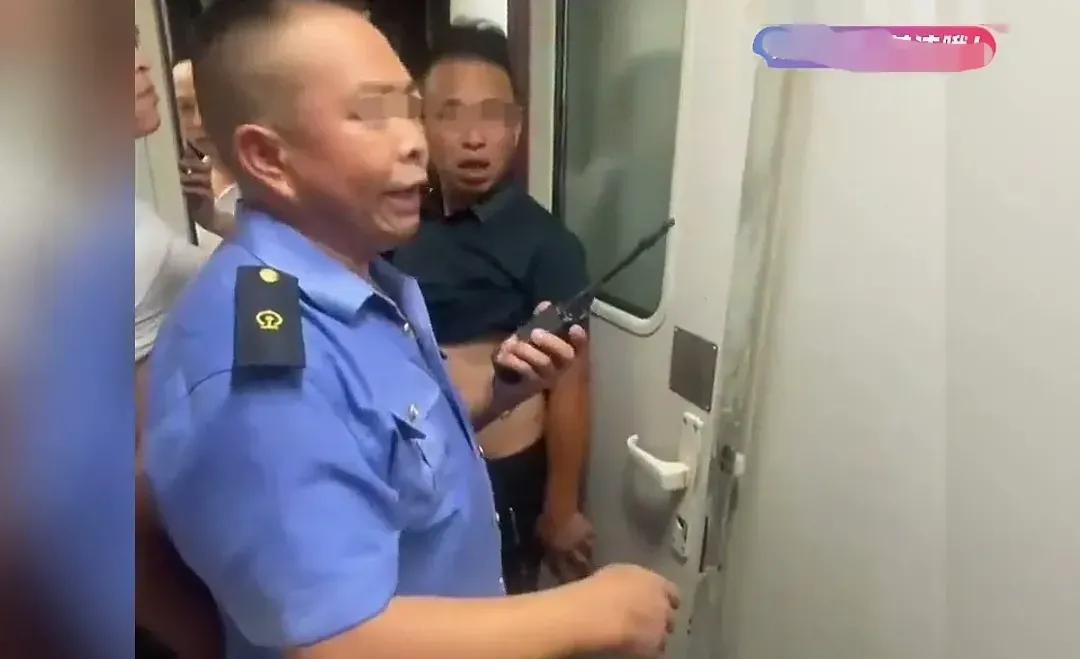 火车滞留3小时，男子砸窗被带走批评后续来了，客运官方账号发布情况说明，解释的情况