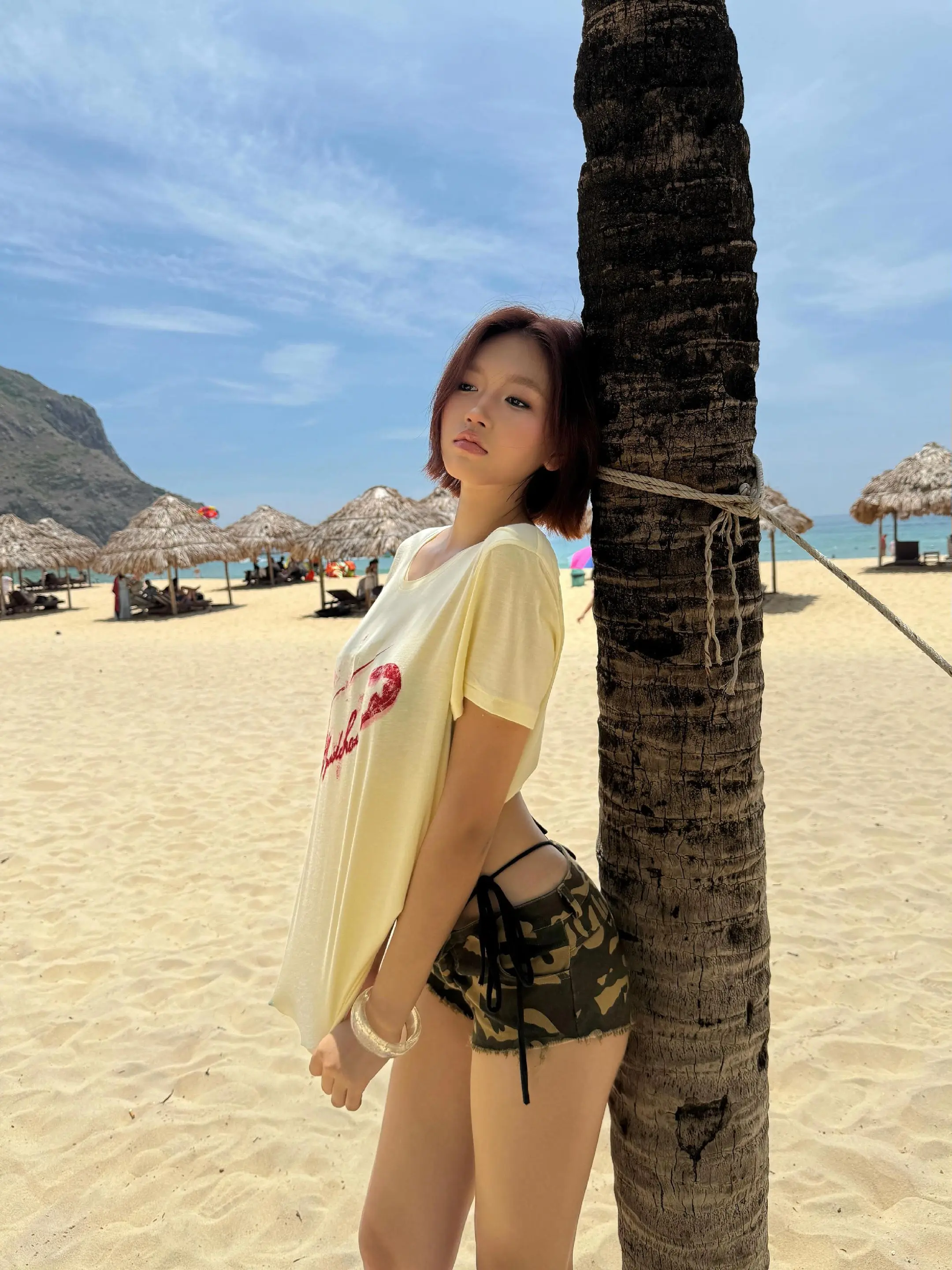 沙滩美女 分享照片 美女随拍 海边正常穿搭无不良引导