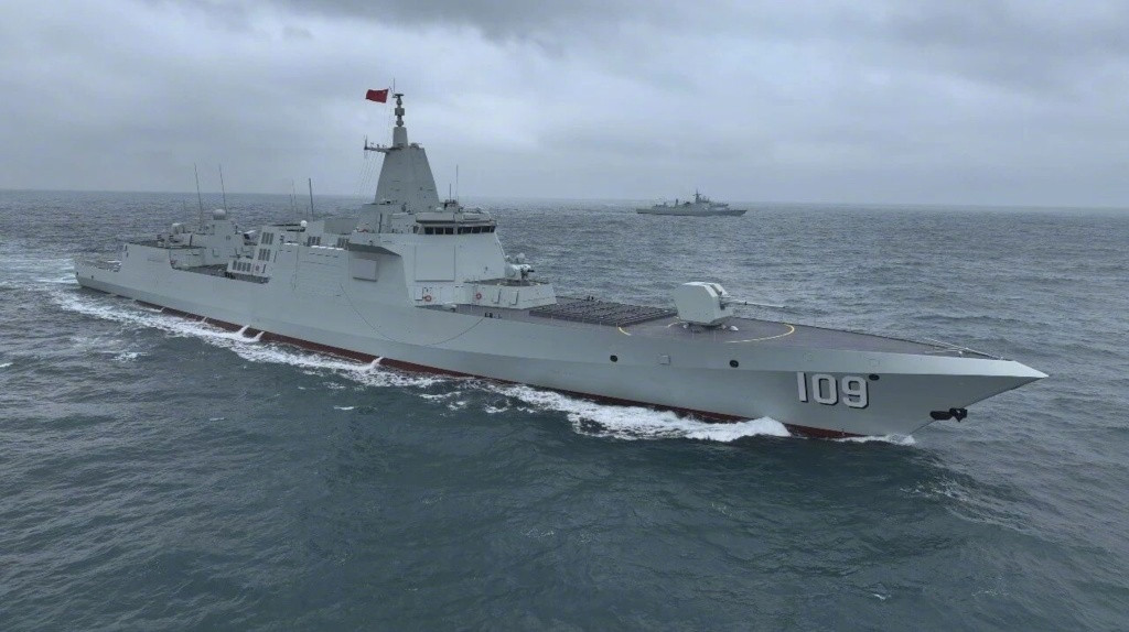 🔸东战海军心情溢于言表，055大驱、052D新驱都晒出来；🔸图一还可以看出点