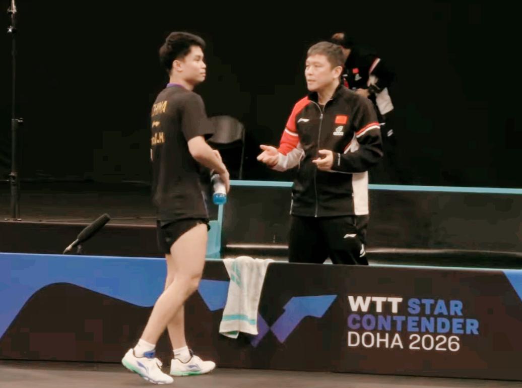 坏了，周启豪把志强气炸了！面对印度怪球小哥塔卡，突然熄火了！第一局两人