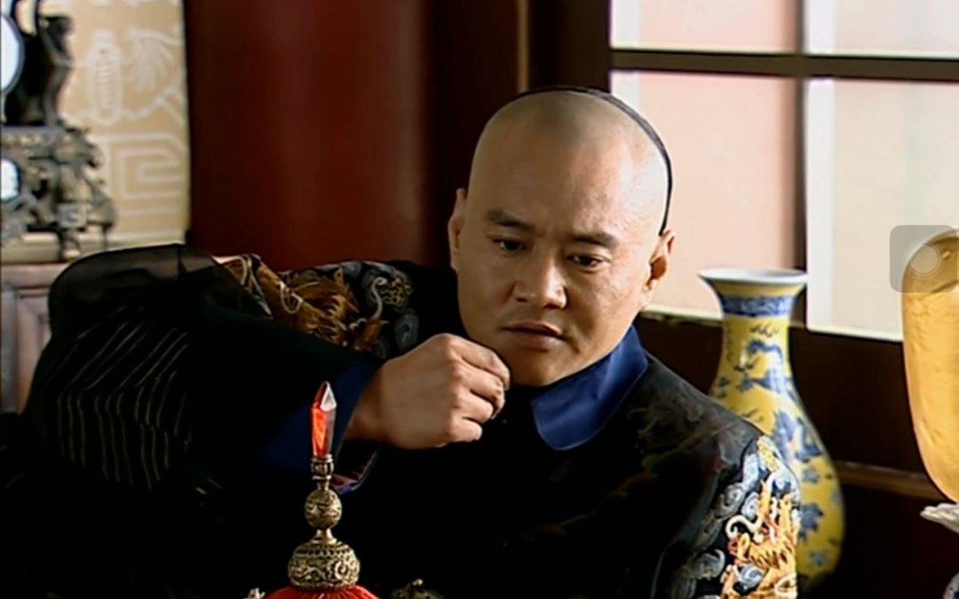 清朝嘉庆年间，第12代顺承郡王伦柱去世。他的儿子春山继承了他的郡王爵位，却依然愁