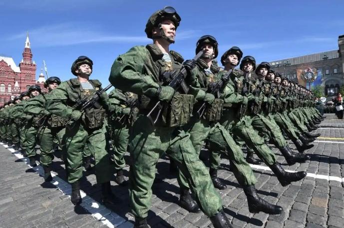 俄乌战场越来越看不懂了，现在不是俄罗斯打乌克兰了，而是乌克兰打俄罗斯了！谁能