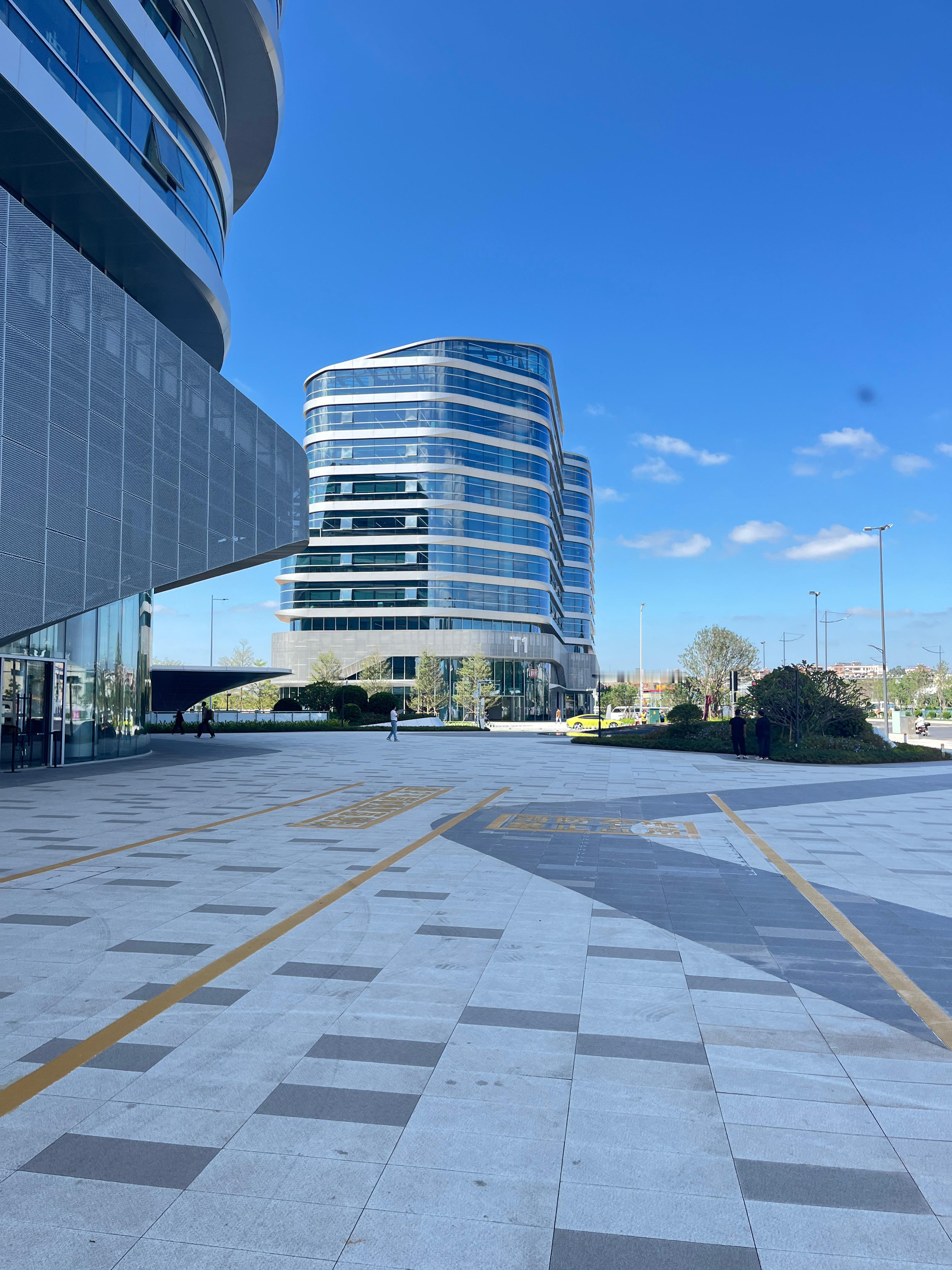 小鹏科技日终于吃上心心念念的小鹏食堂啦，不枉我几经辗转，超级火爆[大笑]，美味