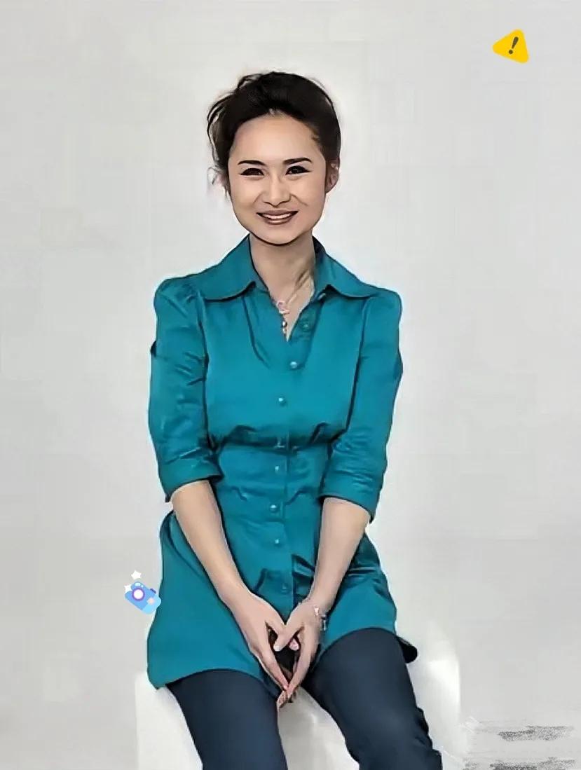 陈璇这事，沉默三天了。7月30日《奥德赛》首映礼，半蹲着给洋人递麦，画面流出