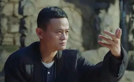2000年，《笑傲江湖》投资4000w开拍，金庸象征性地收了一块钱版权费，卖给了