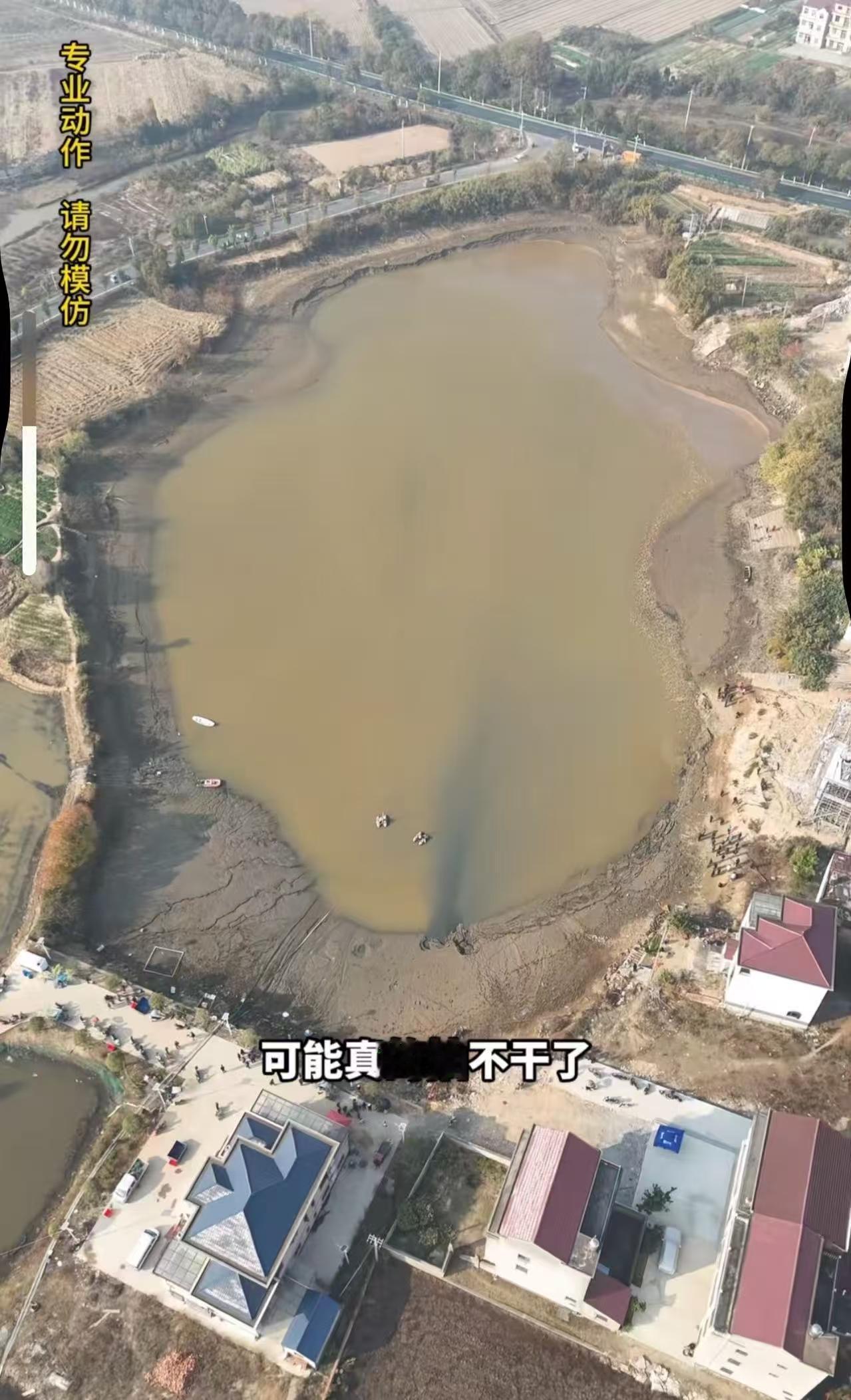 看哭了！老婆得了尿毒症，怕连累家庭自己喝农药走了，男子还没从悲伤中走出来，2个女