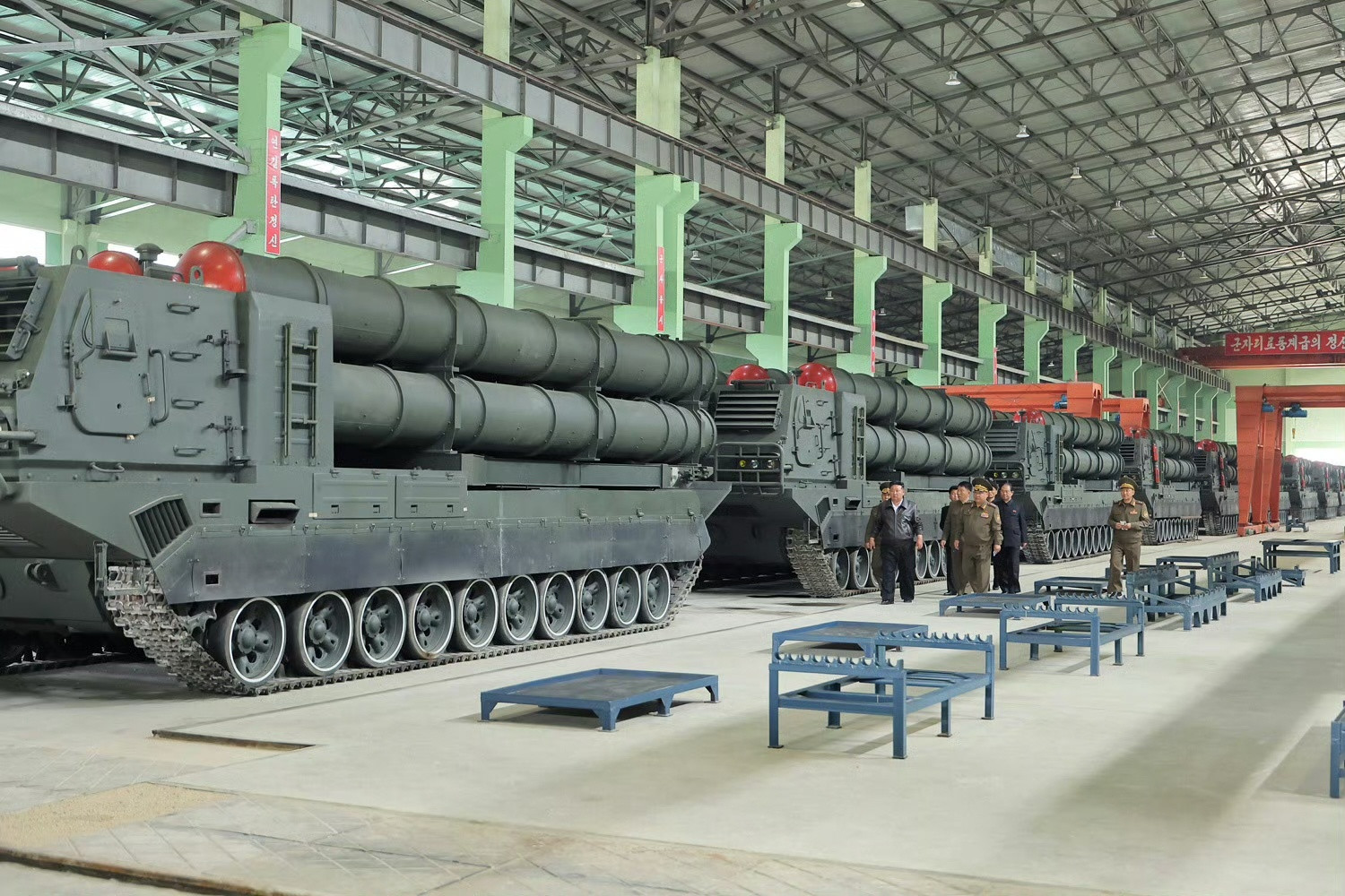 飞扬军事10对负重轮超大型放射炮​​​