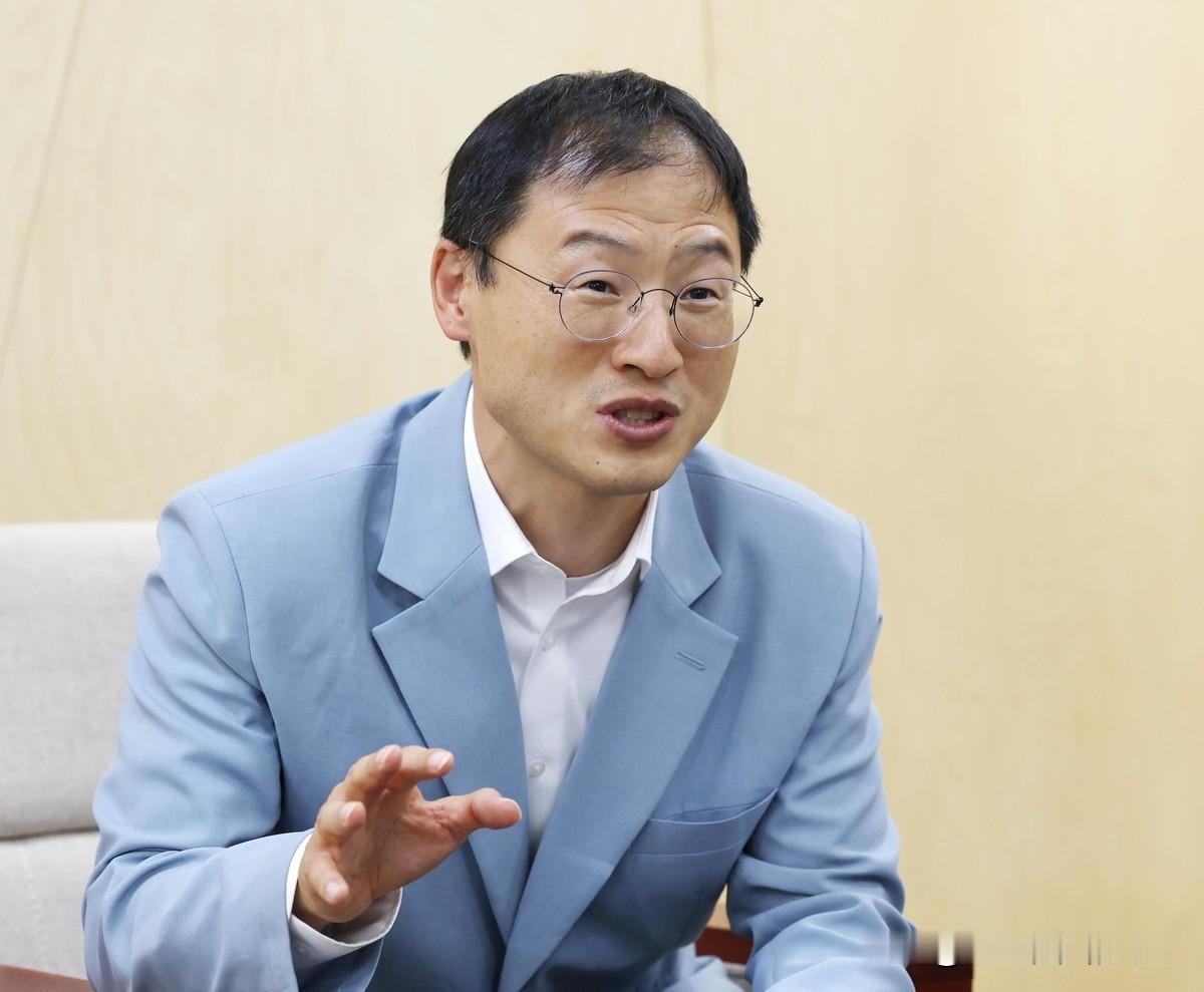 韩国共同民主党前议员金相旭去年从国民力量党转投李在明，在3日的地方选举中成功当选