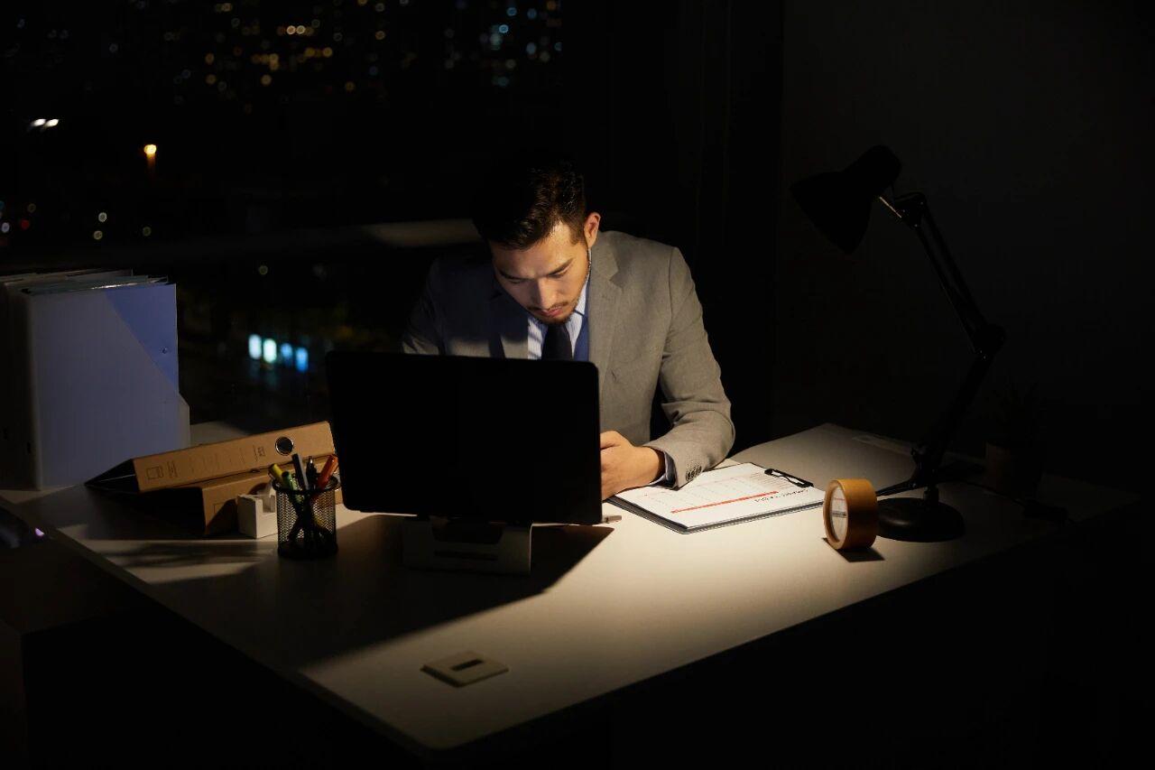 人到中年，最大的清醒就是，你对自己有多狠，未来就有多稳。常听人说这话，看