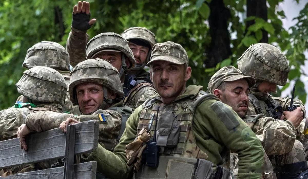 不要有任何幻想！即便熬过特朗普任期，乌克兰也赢不了战争。一些人认为，乌克兰只要硬