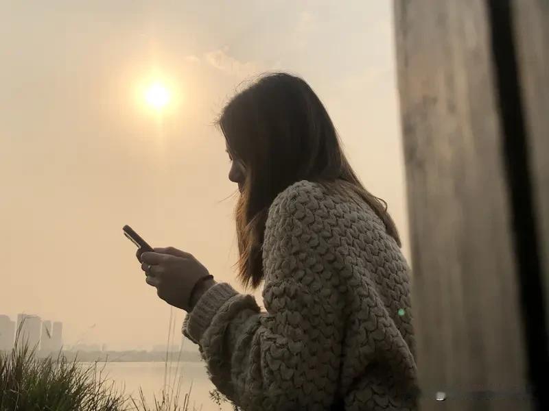 女人要彻底放下睡过的人，没想象中那么难。很多人觉得有过亲密关系就会念念不忘，其实