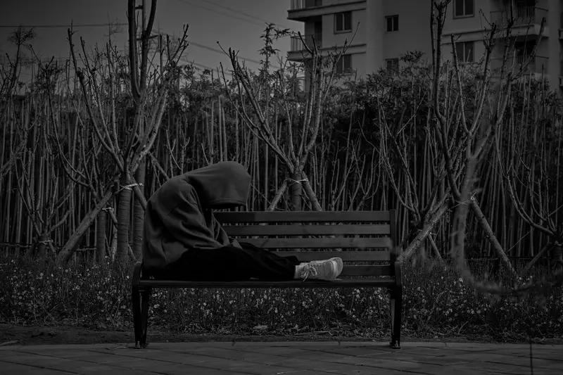 焦虑和抑郁症的难受，没经历过的人很难懂。我有朋友患了焦虑症，躯体症状特别明显。他