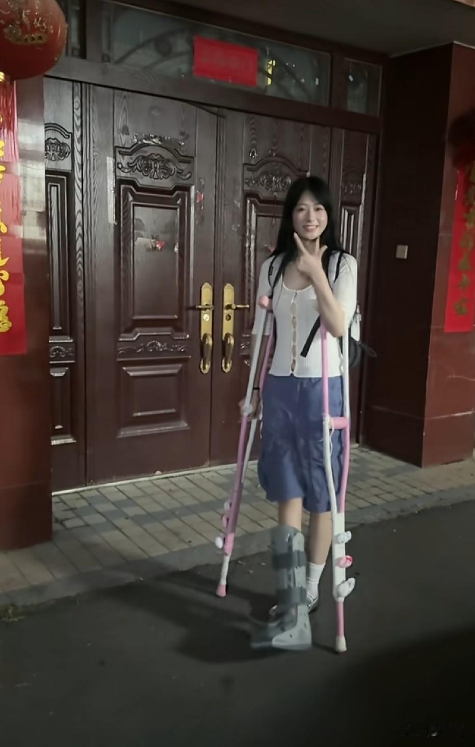 宝被车撞到啦，不过正在快速康复啦
