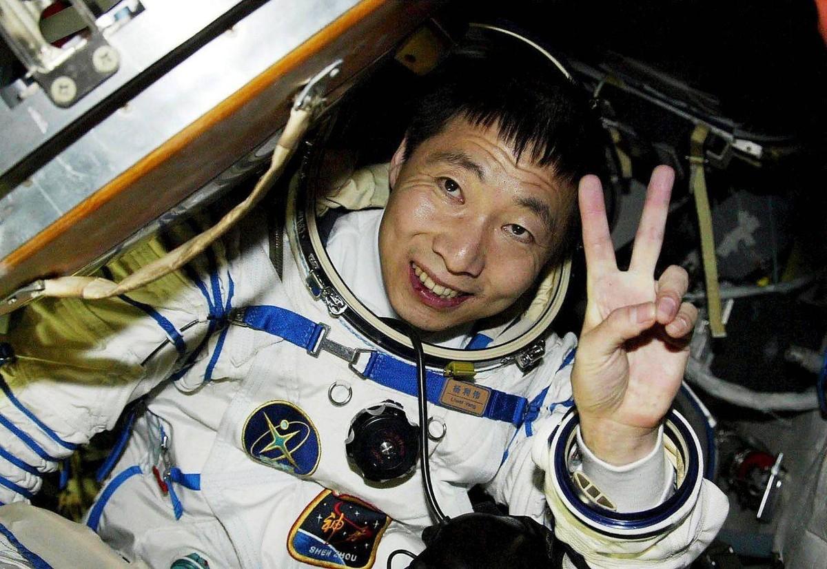 杨利伟为啥后来再也没有登天？其实，他能够活着回到地球就已经是万幸，在他攀登太空的