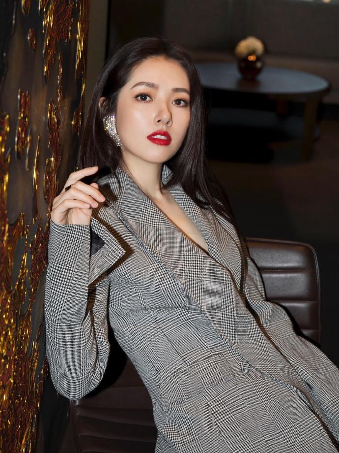 打脸！向太吹给郭碧婷12亿，郭爸拆台：俩娃学费全靠她自己扛向太的“豪门