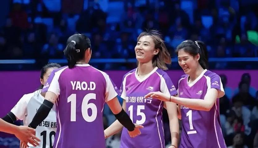 本赛季天津女排的成绩如下：常规赛：以一波五连胜结束常规赛阶段，最终排名A级