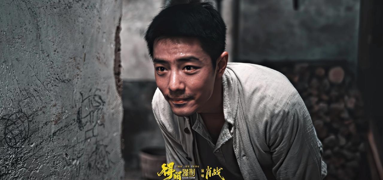 孩子一紧张就咬手指？他的身体在拉警报。这不是坏习惯，是恐惧在引爆他的求生本能