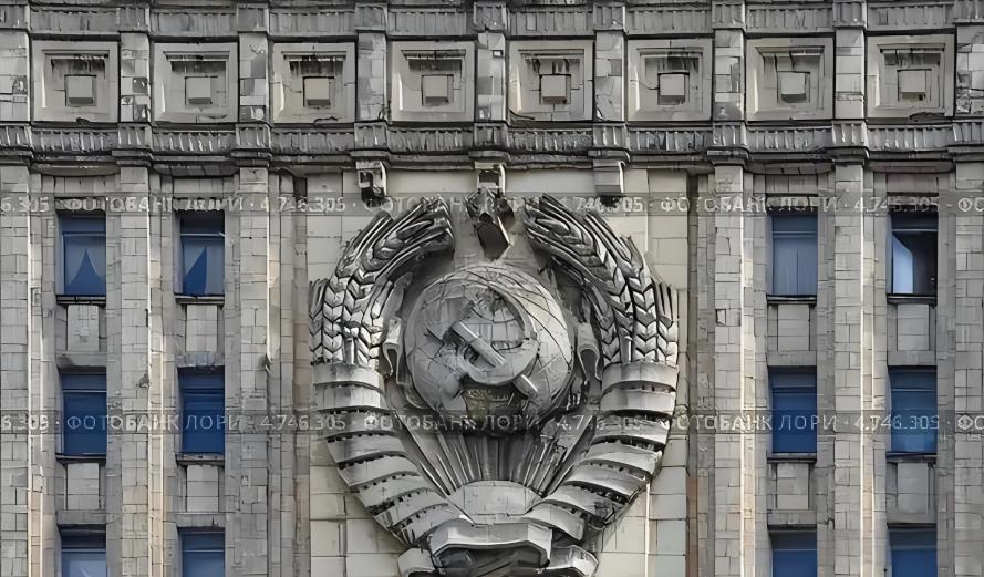 为什么俄罗斯外交部大楼上仍挂着苏联国徽？其实原因很简单，不是为了吓美国，