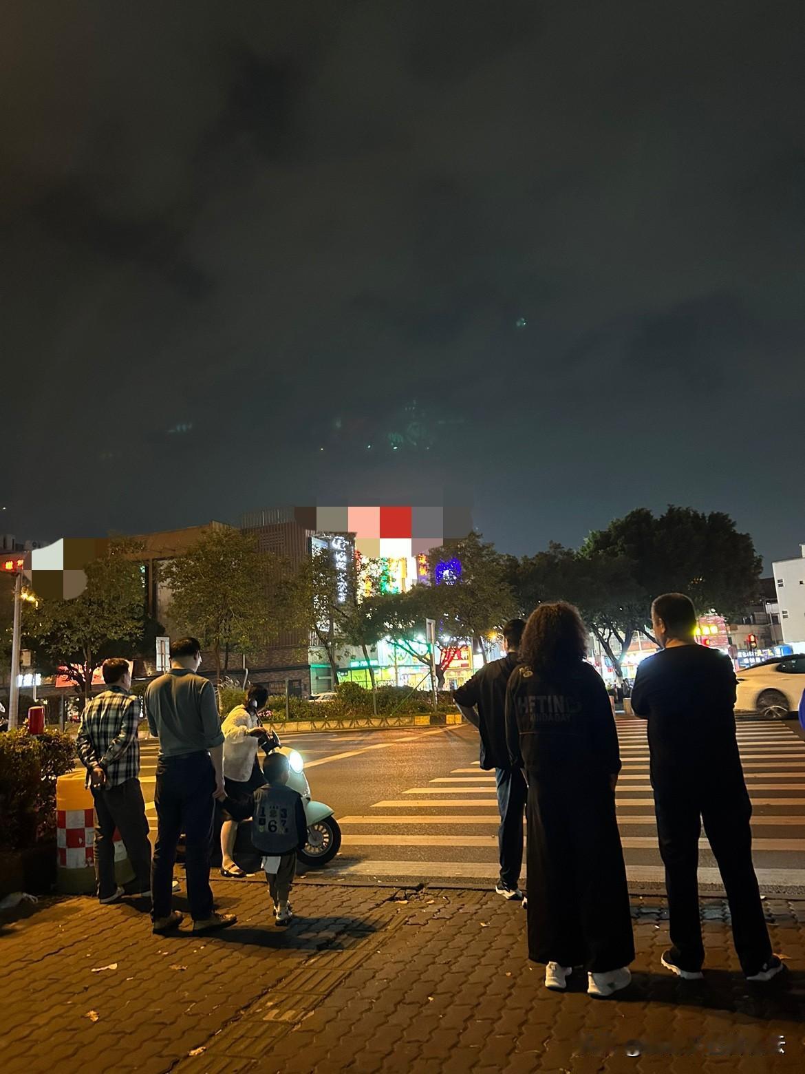 有没有发现一种奇怪现象或者是无奈现状，就是很多工厂上班的打工人，其实可以说真