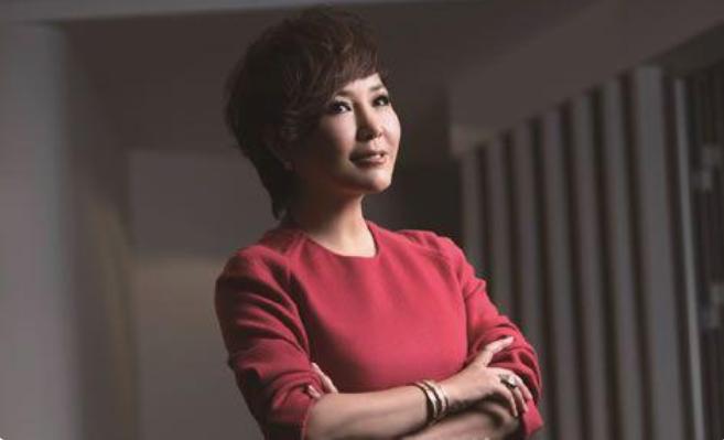 一次，李静把1000元放在鞋柜上，回来后发现钱不翼而飞，问保姆“你看见那1000