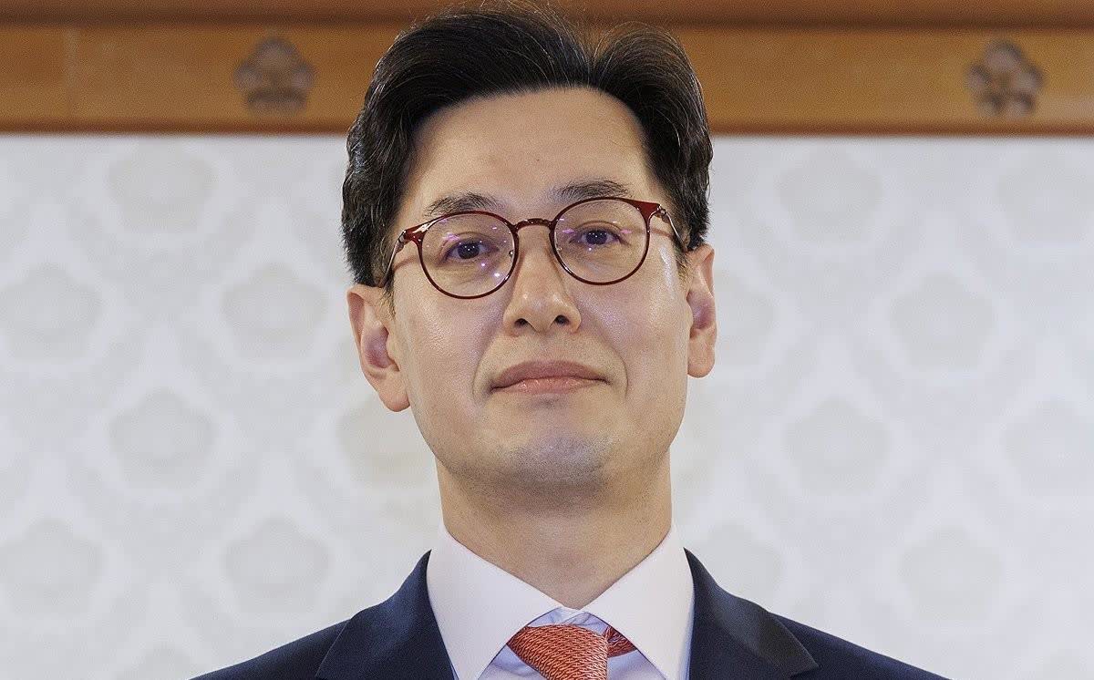 韩国内乱特检组于31日传唤了前国务总理韩悳洙任职时期的秘书室长。据司