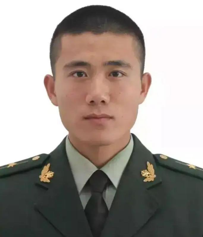 2018年，武警济南支队入职了一个月的大学生，还立下了一等功，然而在拿到这枚奖章